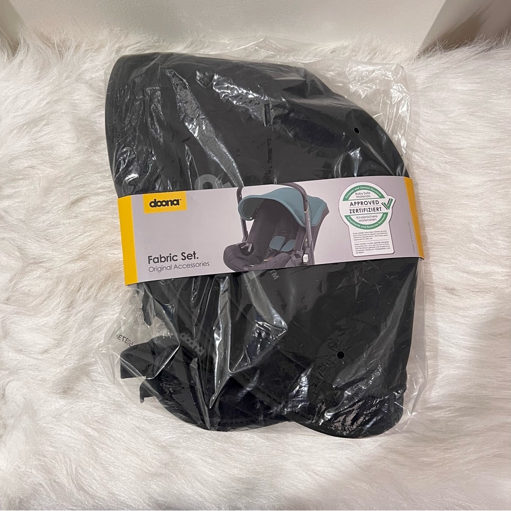 Doona Midnight Edition Canopy w/ Shoulder Pads